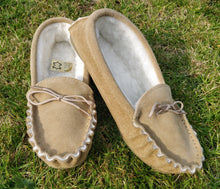Load image into Gallery viewer, Mens Camel Wool Slippers