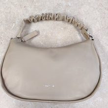 Load image into Gallery viewer, Gianni Conti 4393734 Leather Handbag

