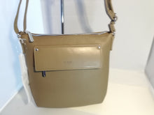 Load image into Gallery viewer, David Jones 6911-3 PU Handbag
