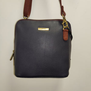 Vintage 820 Small Leather Shoulder Bag