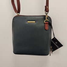 Load image into Gallery viewer, Vintage 820 Small Leather Shoulder Bag
