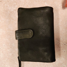 Load image into Gallery viewer, Rowallan Batisse Med Purse
