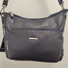Load image into Gallery viewer, Vintage 8105 Leather Shoulder Bag
