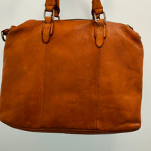 Load image into Gallery viewer, Rowallan Batisse Leather Shoulder Bag
