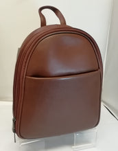 Load image into Gallery viewer, Classic 0510E Leather Backpack
