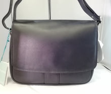 Load image into Gallery viewer, Classic 0720E Leather Shoulder Bag.
