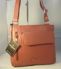 Load image into Gallery viewer, Vintage 899S Leather Shoulder Bag
