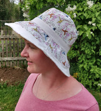 Load image into Gallery viewer, Ladies Bird Print Reversible hat
