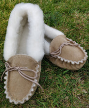 Load image into Gallery viewer, Ladies camel leather slippers with sheeps wool

