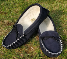 Load image into Gallery viewer, Mens Navy Wool Slippers
